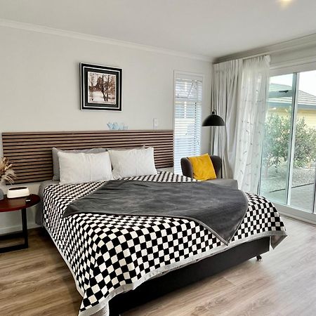 Lakeside Cozy Studio Taupo Exterior photo