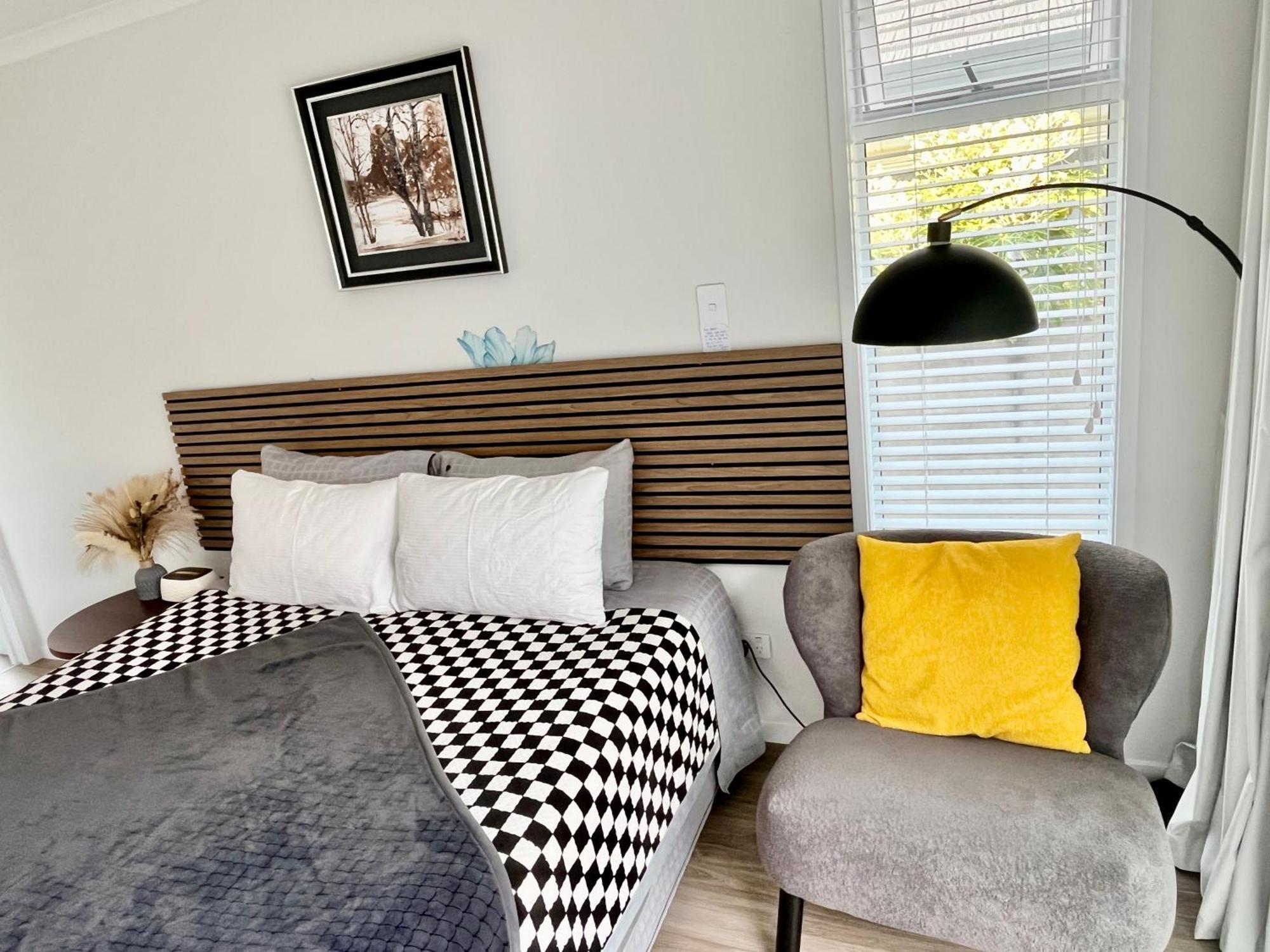 Lakeside Cozy Studio Taupo Exterior photo